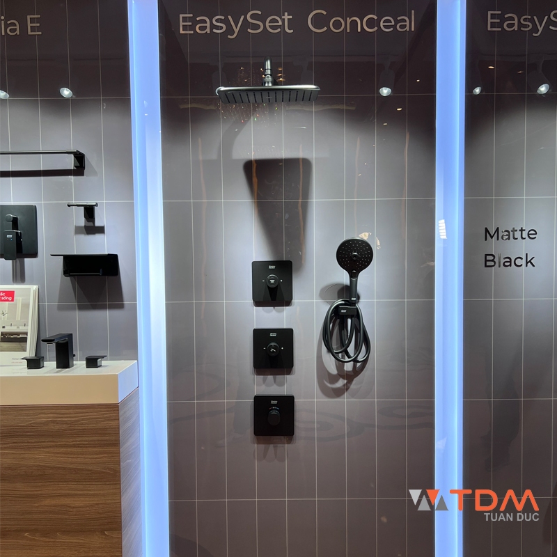 Hình ảnh thực tế bộ sen âm tường American màu đen