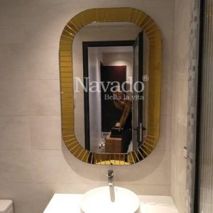 Gương decor phòng tắm khung gương vàng