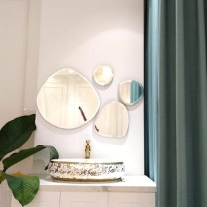 Gương ghép decor phòng tắm