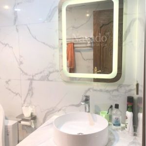 Gương nhà tắm đèn led vàng bo góc