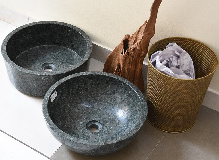 Hình ảnh thực tế bồn rửa mặt đá thiên nhiên MAR 17V Kanly