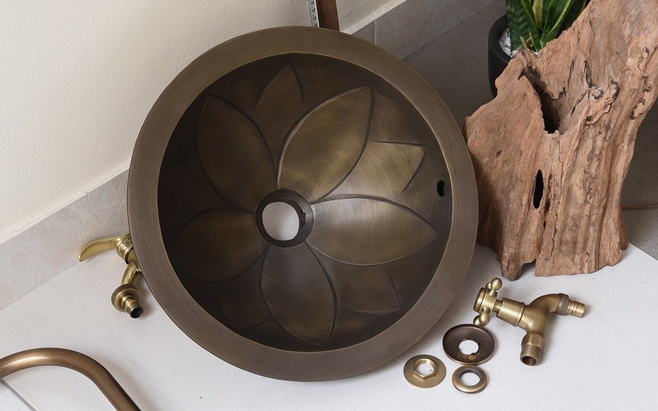 Hình ảnh thực tế chậu rửa mặt đồng thau Kanly GCL02 đặt bàn