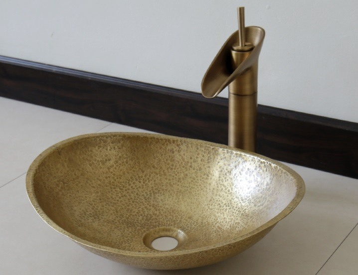 Hình ảnh thực tế chậu rửa mặt đồng thau Kanly RSC047V đặt bàn