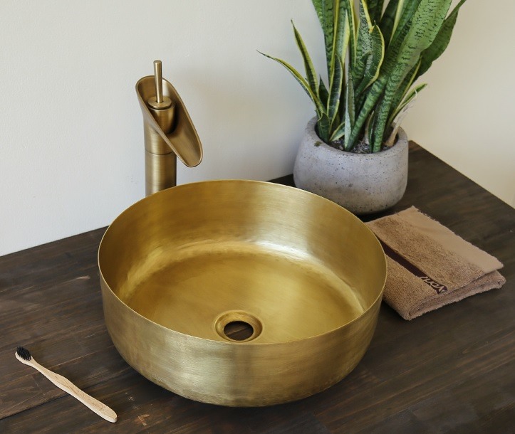 Hình ảnh thực tế chậu rửa mặt đồng thau Kanly RSC401V đặt bàn