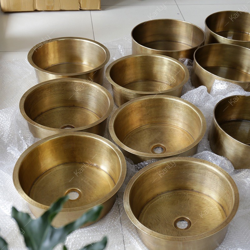 Hình ảnh thực tế chậu rửa mặt đồng thau Kanly RSC602 V đặt bàn