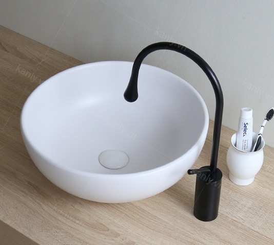Hình ảnh thực tế lavabo rửa mặt Kanly đặt bàn SU513