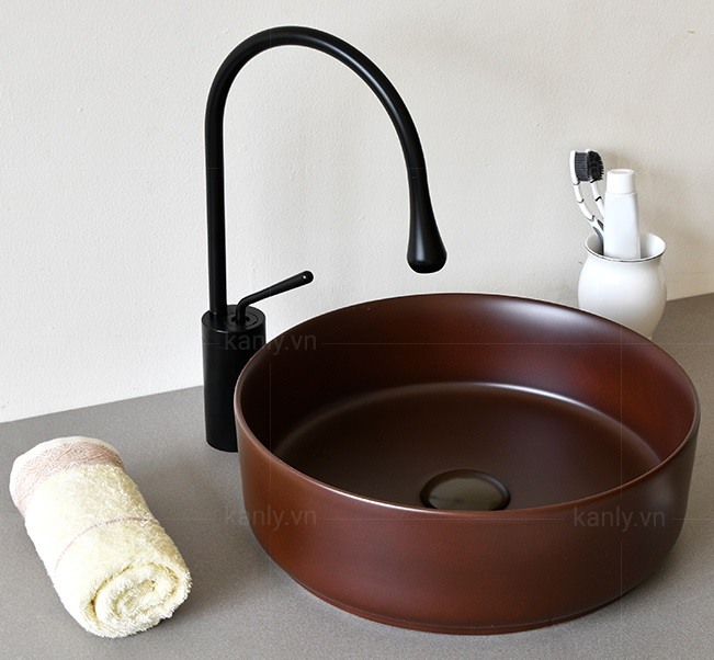 Hình ảnh thực tế lavabo rửa mặt Kanly đặt bàn SU521