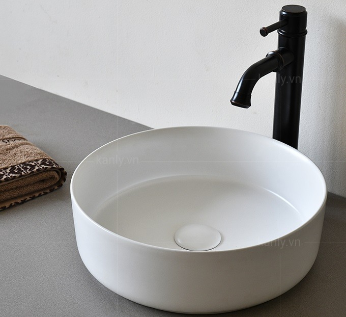 Hình ảnh thực tế lavabo rửa mặt Kanly đặt bàn SU523