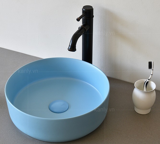 Hình ảnh thực tế lavabo rửa mặt Kanly đặt bàn SU525