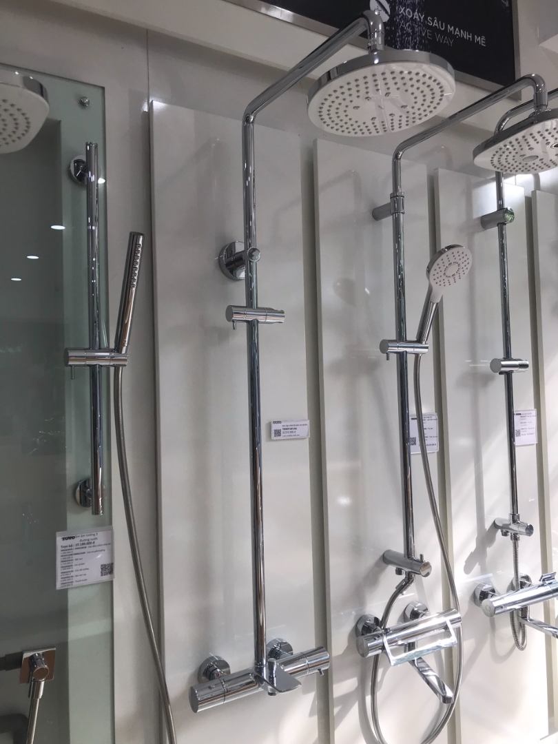 Hình ảnh thực tế vòi sen cây TBW01401BTOTO