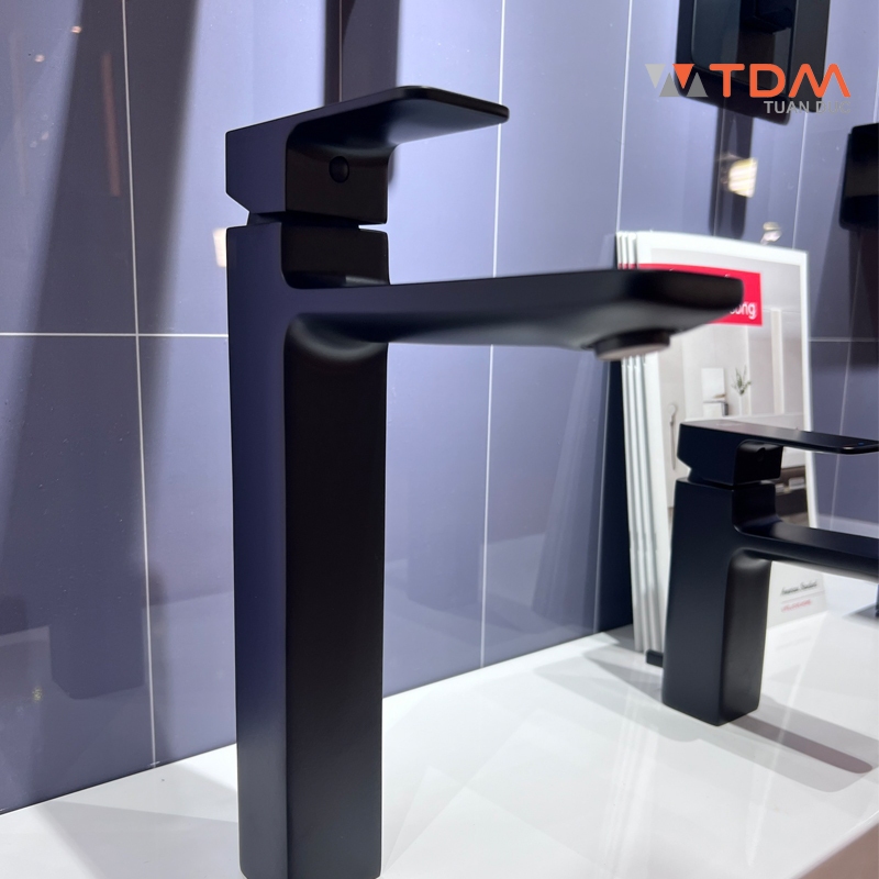 Hình thực tế vòi rửa mặt WF1302MB màu đen