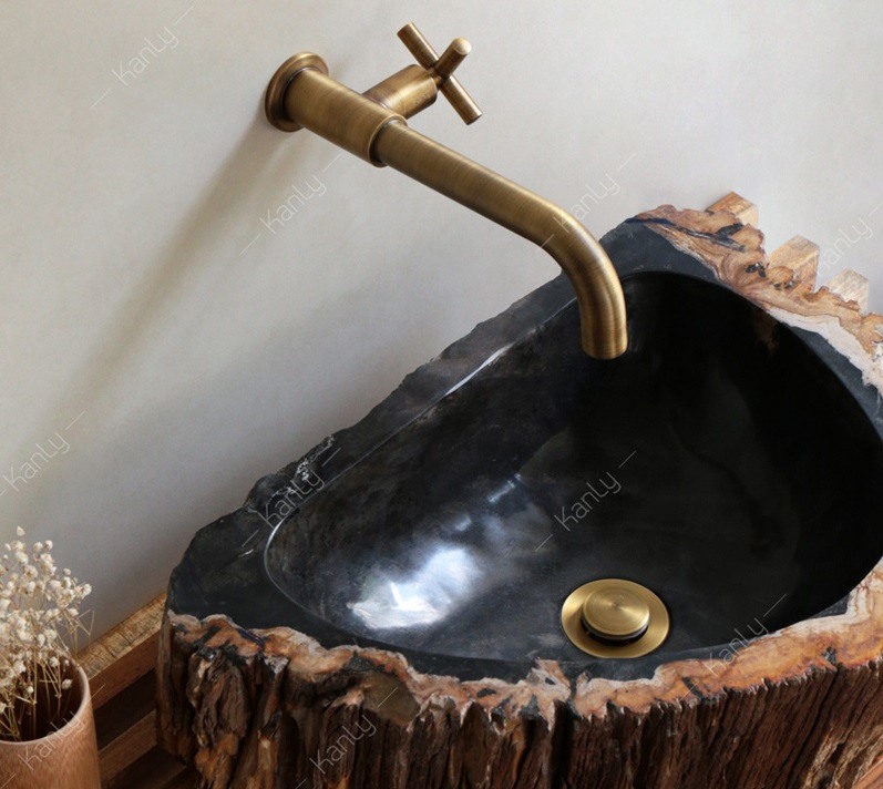 Hình thực tế vòi chậu rửa gắn tường Kanly đồng thau GCT 11